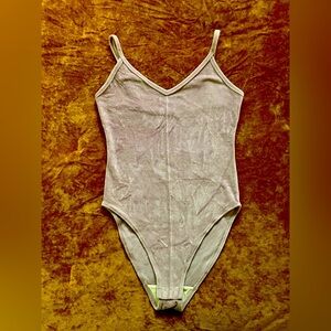 Everlane - The Velour Cami Bodysuit, size XS, in Dusty Lavender